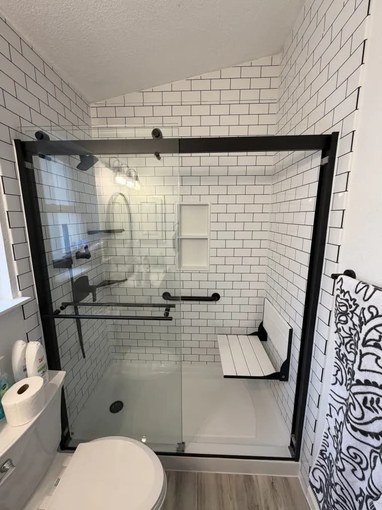 Grout-Free Luxury Bath Shower